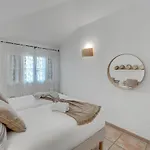 Charming With Private And Heated Pool Vila