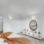 Charming With Private And Heated Pool Vila