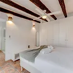 Charming With Private And Heated Pool Vila
