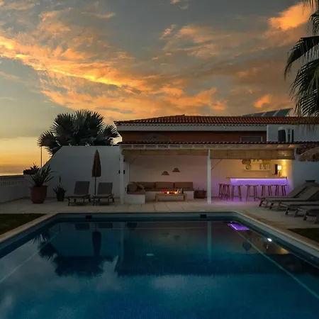 Charming With Private And Heated Pool וילה אדחה