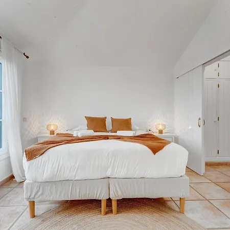 Villa Charming With Private And Heated Pool *