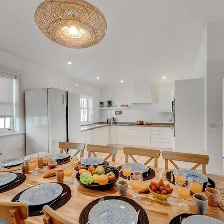 Charming With Private And Heated Pool