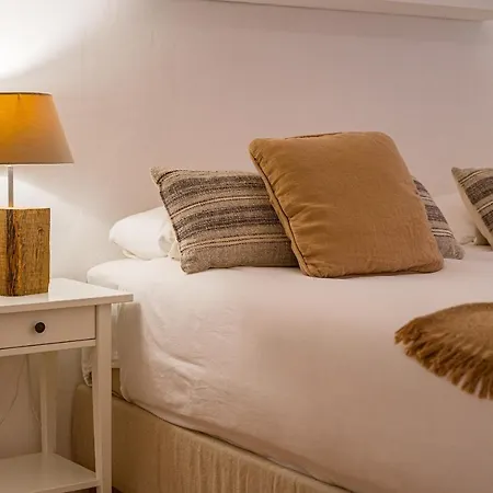 Charming With Private And Heated Pool אדחה