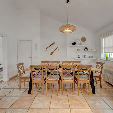 Charming With Private And Heated Pool אדחה