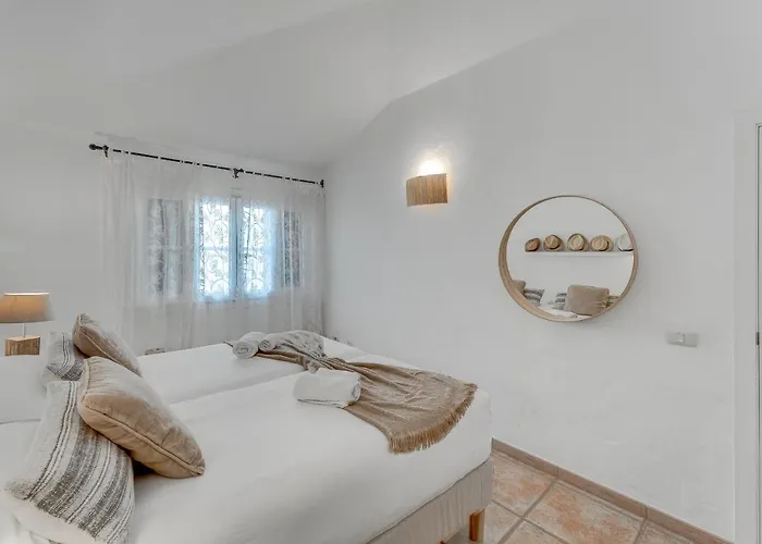Charming With Private And Heated Pool 빌라