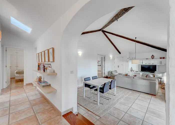 Charming With Private And Heated Pool *