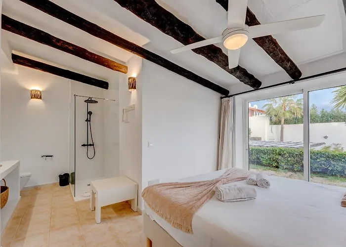 빌라 Charming With Private And Heated Pool