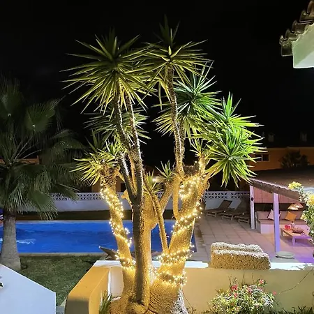 Charming With Private And Heated Pool *