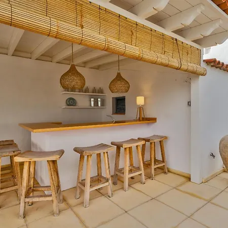 Charming With Private And Heated Pool *